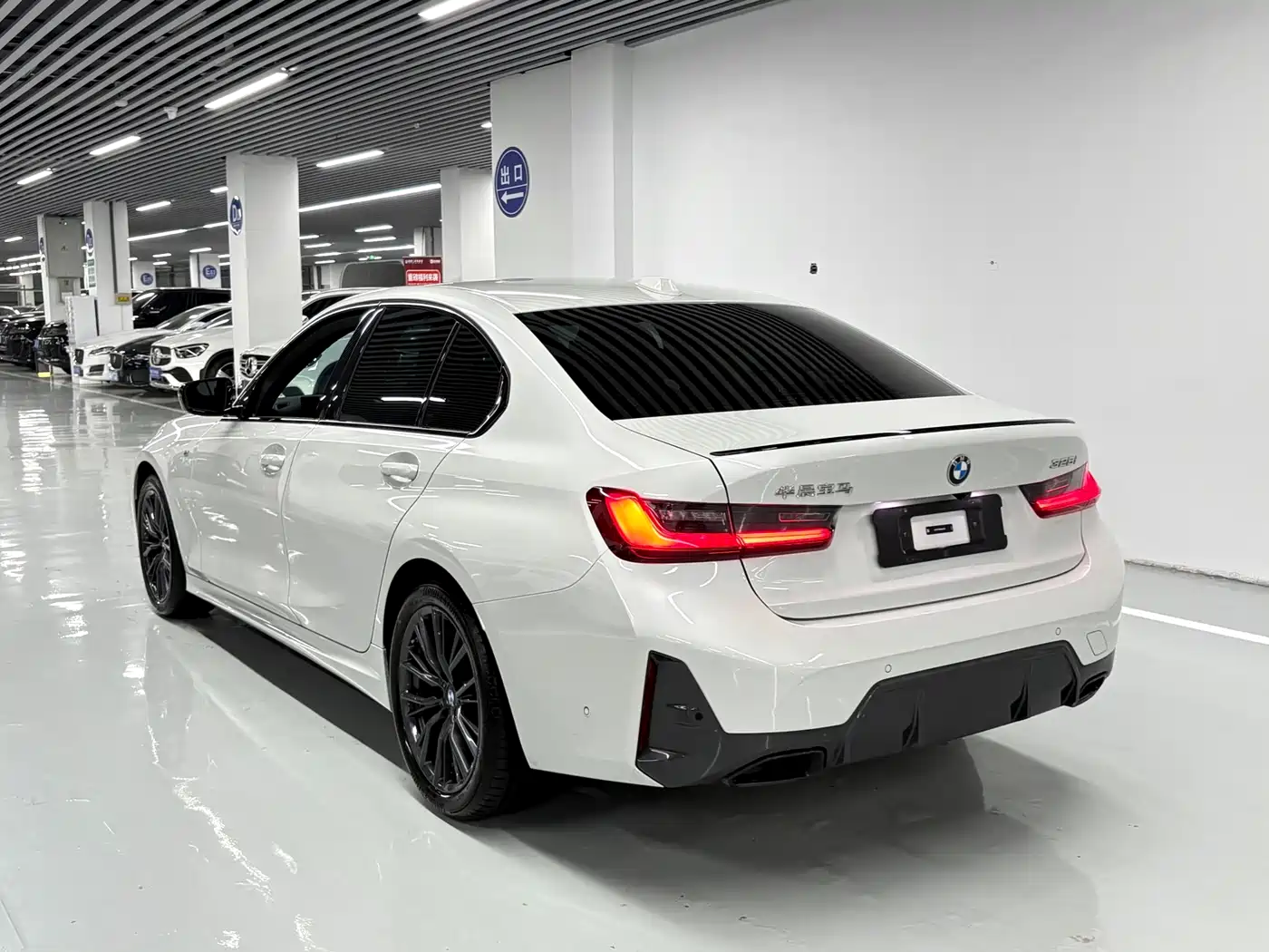 BMW 3 Series 2024 325i M Sport Shadowline Package фото 14
