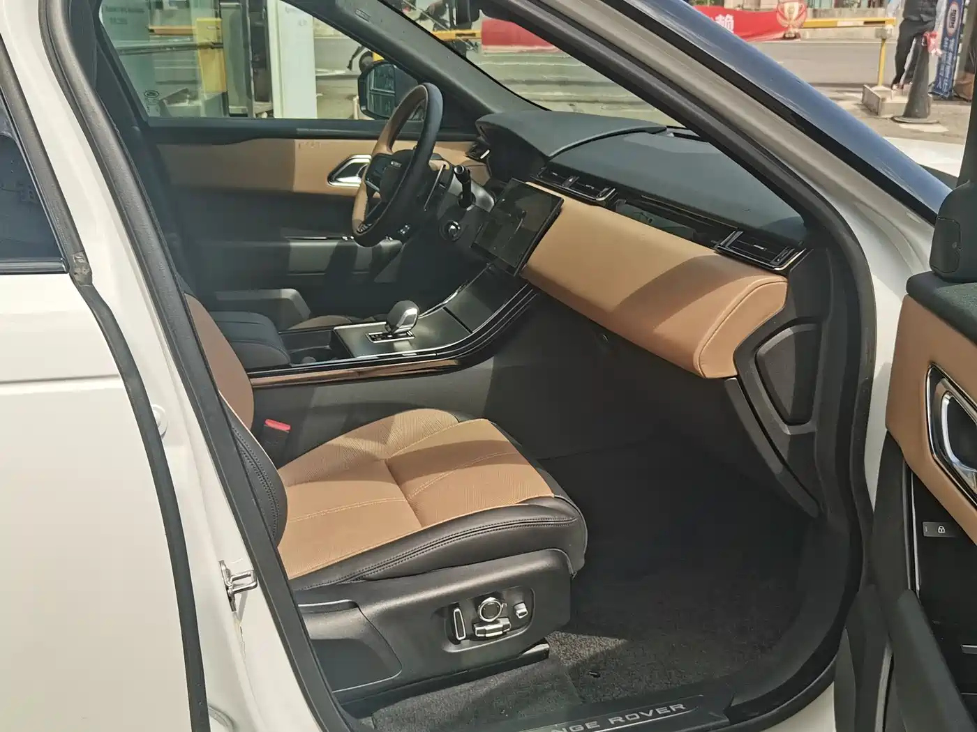 Land Rover Range Rover Velar 2025 Dynamic HSE фото 8