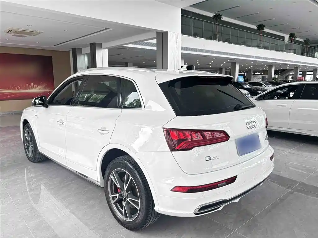 Audi Q5L 2020 Facelift 40 TFSI Honor Fashion фото 7