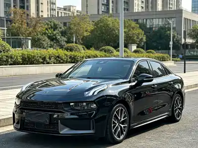 Lynk & Co 03