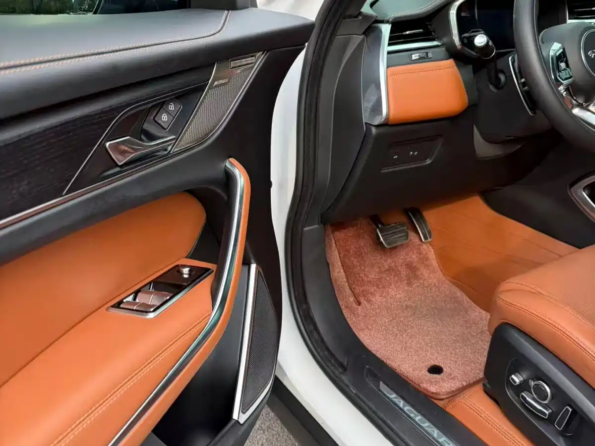Jaguar F-PACE 2023 2023 P400 SPORT