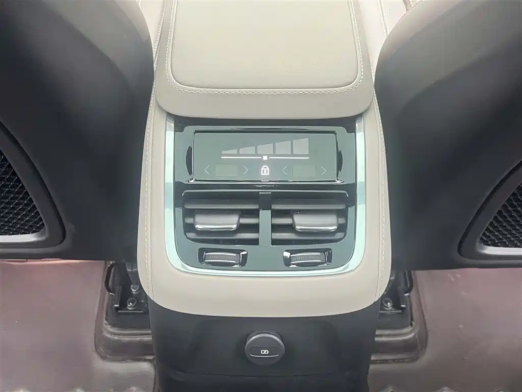 VOLVO XC90 PLUG IN HYBRID