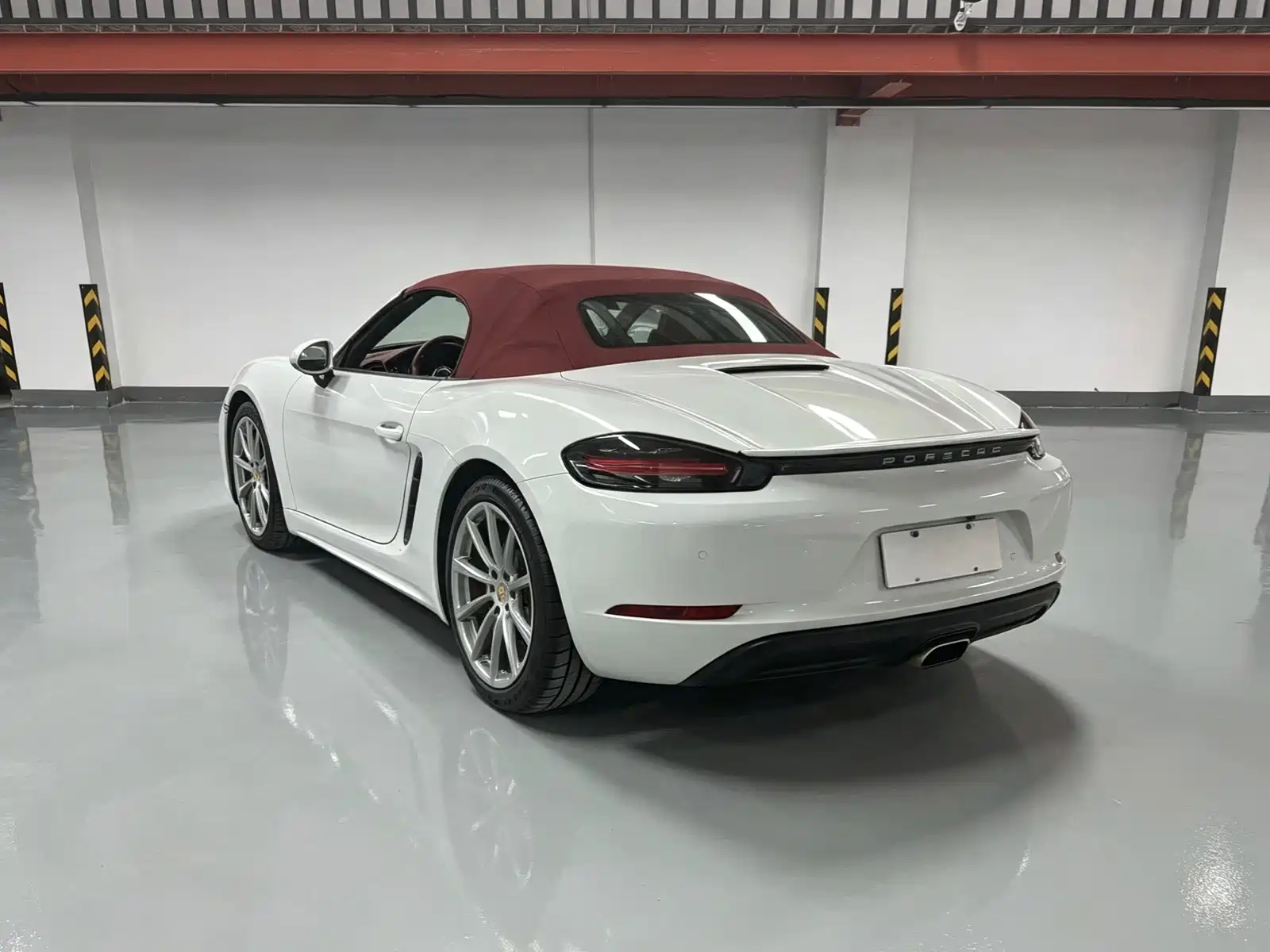 Photo 15 - Porsche 718
