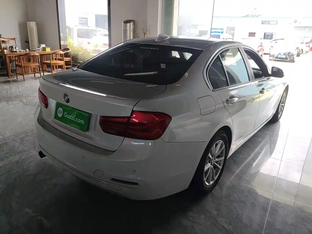 Photo 7 - BMW 3 Series