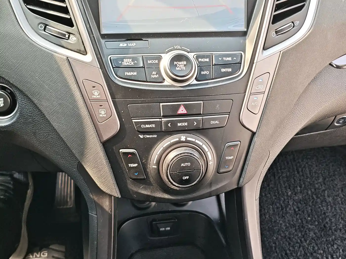 Фото 15 - Hyundai Santa Fe