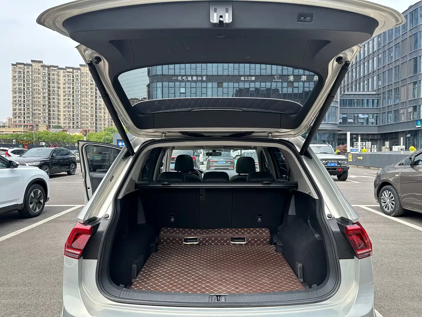 Volkswagen Tiguan L 2019 330TSI Automatic 2WD R-Line Flagship Edition China VI фото 16
