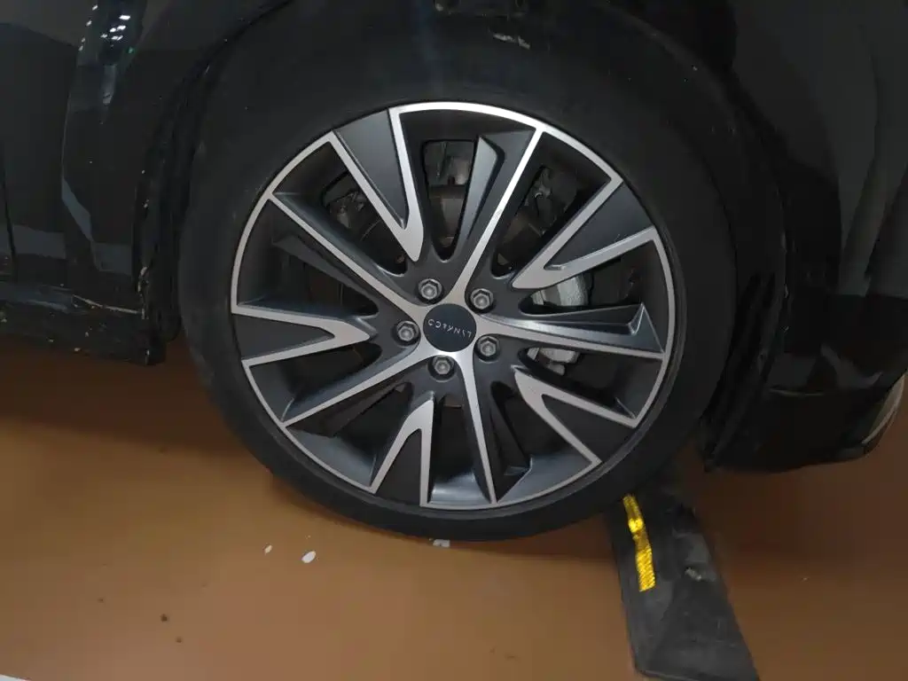 Photo 24 - Lynk & Co 02 Hatchback