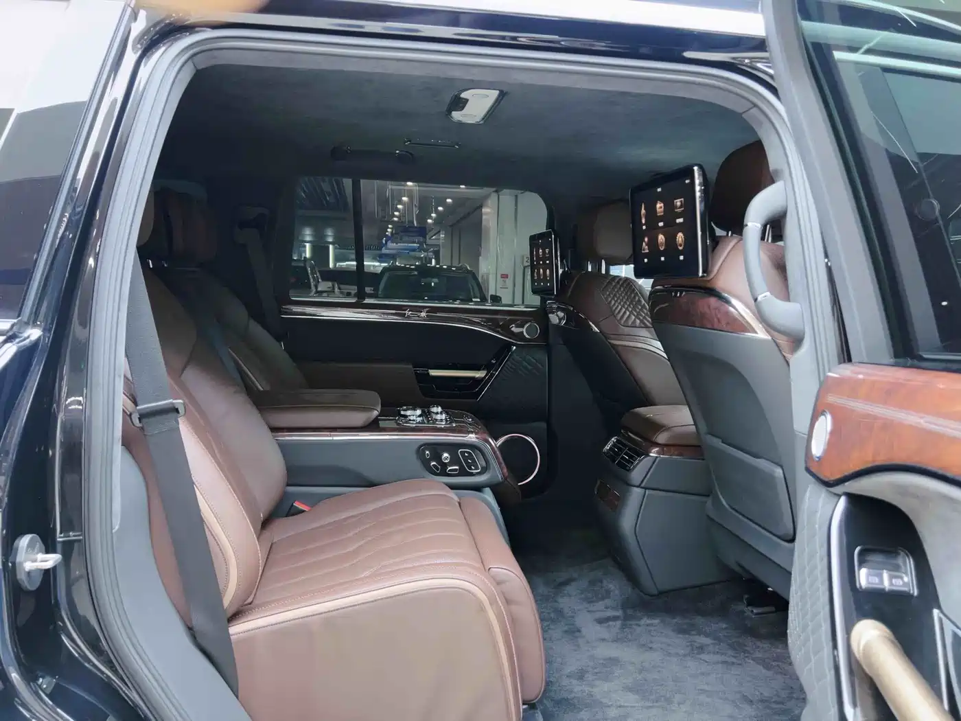 Hongqi Guoyao 2023 2022 4.0T Premium Flagship 4-Seater