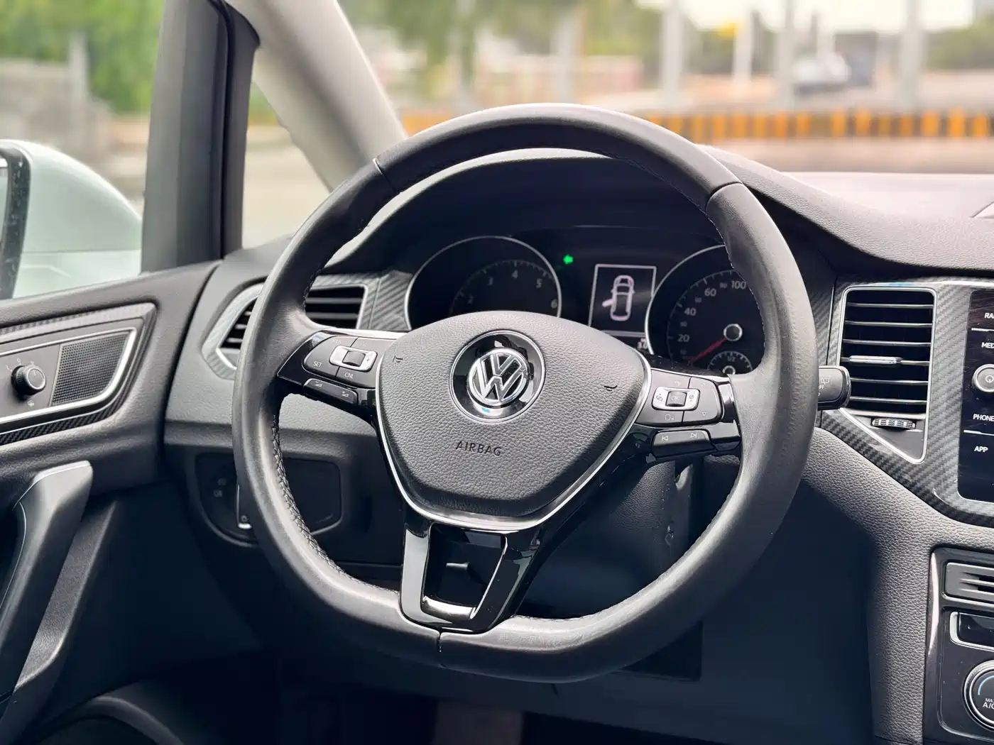 Volkswagen Golf Sportsvan 2018 280TSI Automatic Luxury фото 9