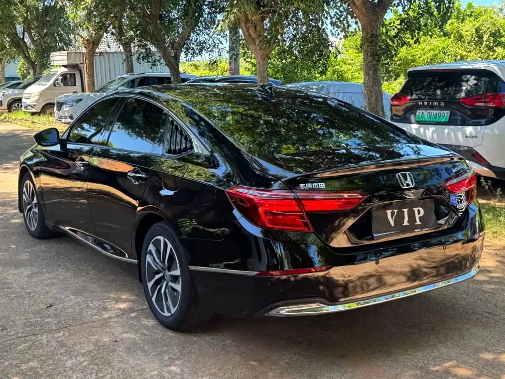 Фото 5 - Honda Inspire