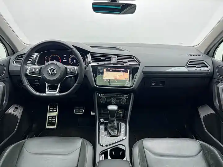 Volkswagen Tiguan L 2021 330TSI Automatic 2WD R-Line Premium фото 3