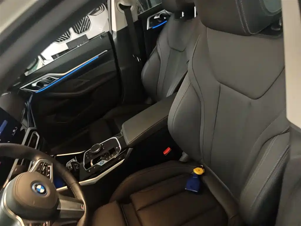 BMW i4 2023 eDrive35 фото 21