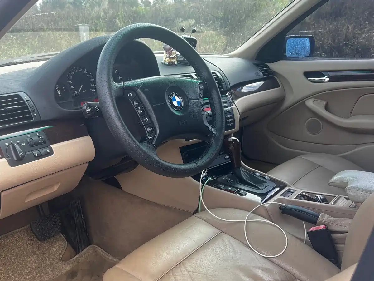 BMW 3 Series 2005 320i Leading фото 7