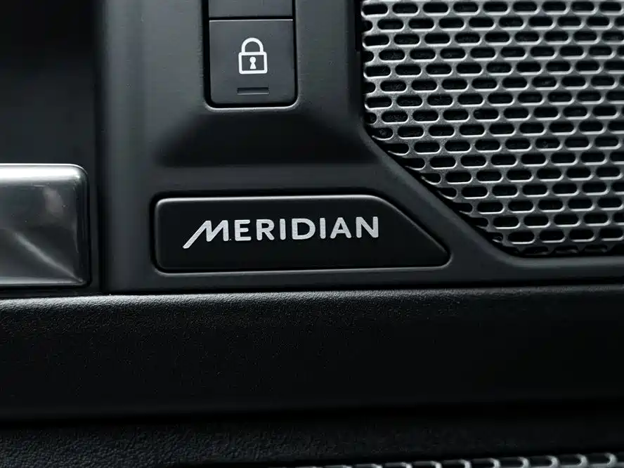 Land Rover Defender 2023 110 3.0T P400 75th Anniversary Legend Edition фото 21