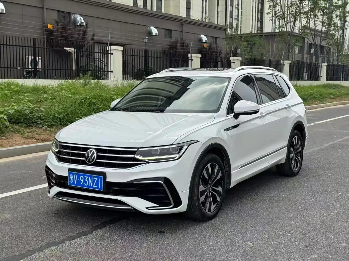 Volkswagen Tiguan L 2022 330TSI Auto 2WD R-Line Premium Edition