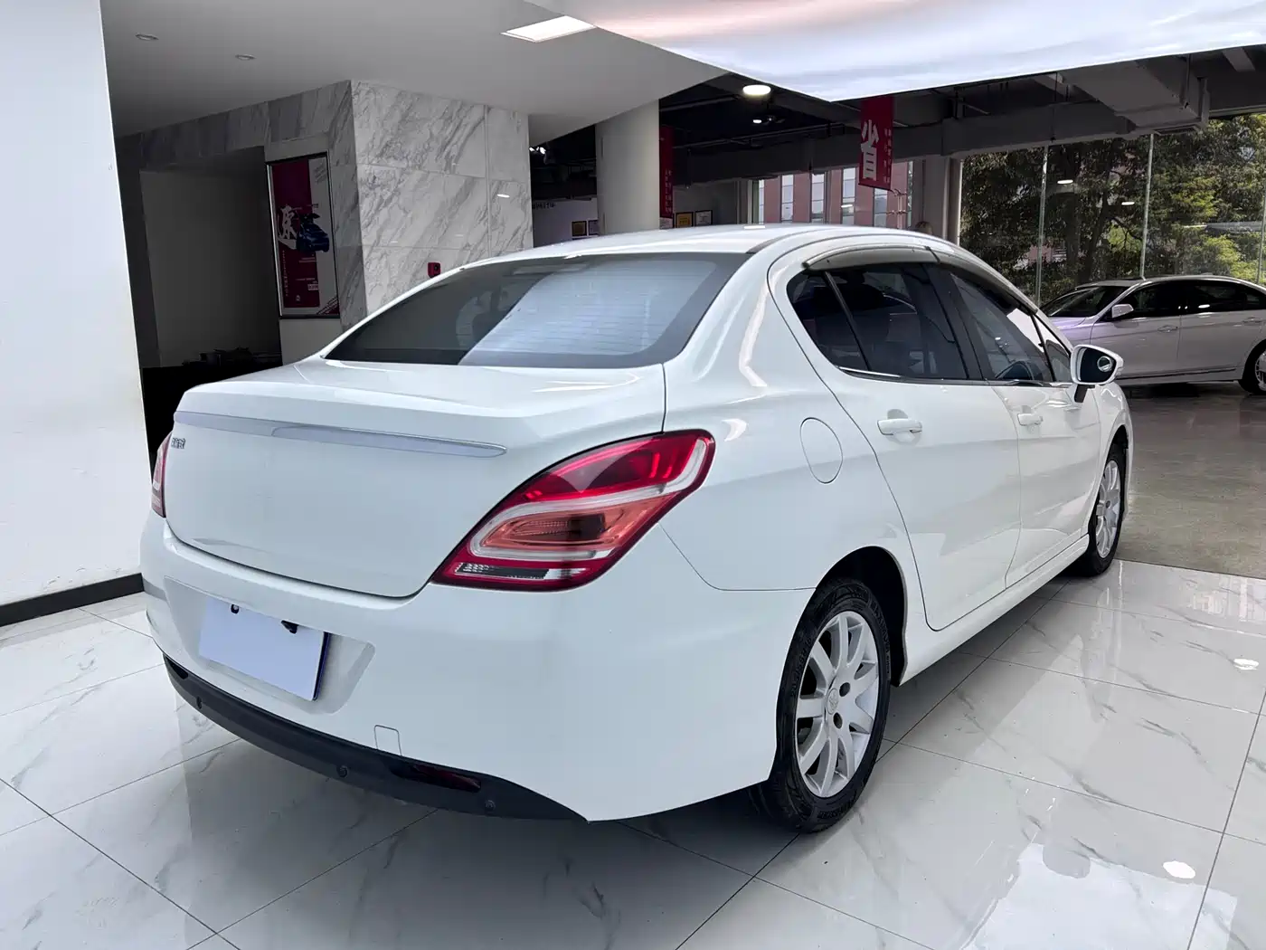 Peugeot 308 2014 Model Joy Edition Classic 1.6L Automatic Superior Style фото 7