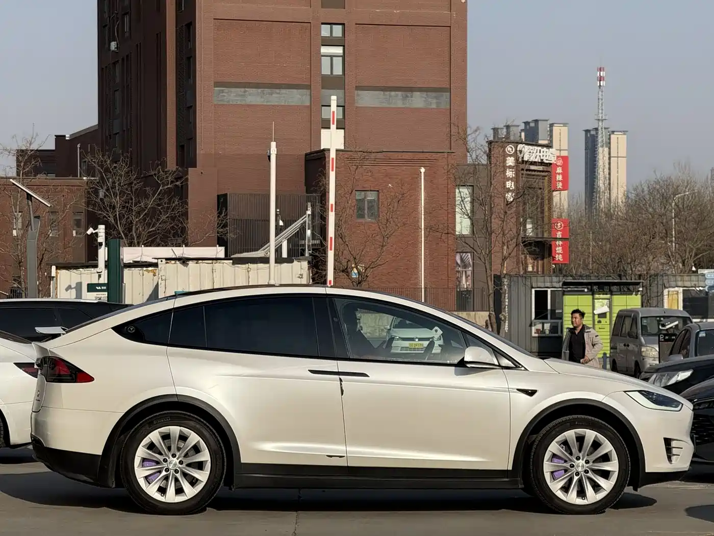 TESLA MODEL X