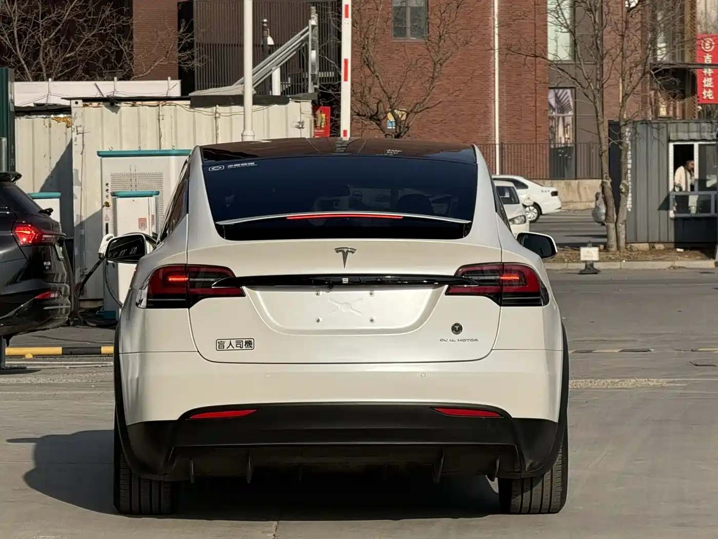 TESLA MODEL X