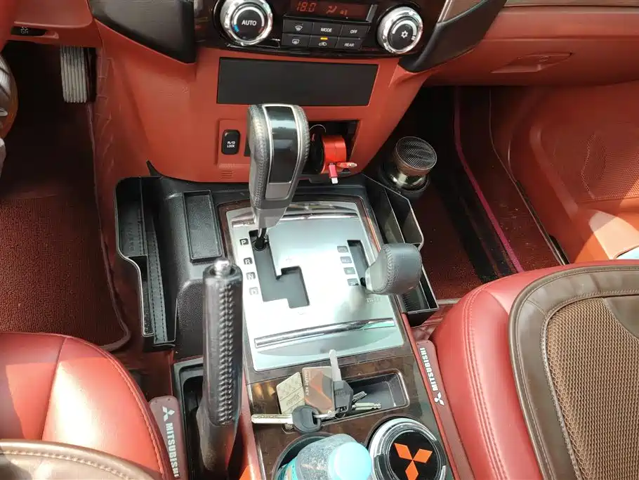 Mitsubishi Pajero 2006 Model 3.8L AT GLS фото 16