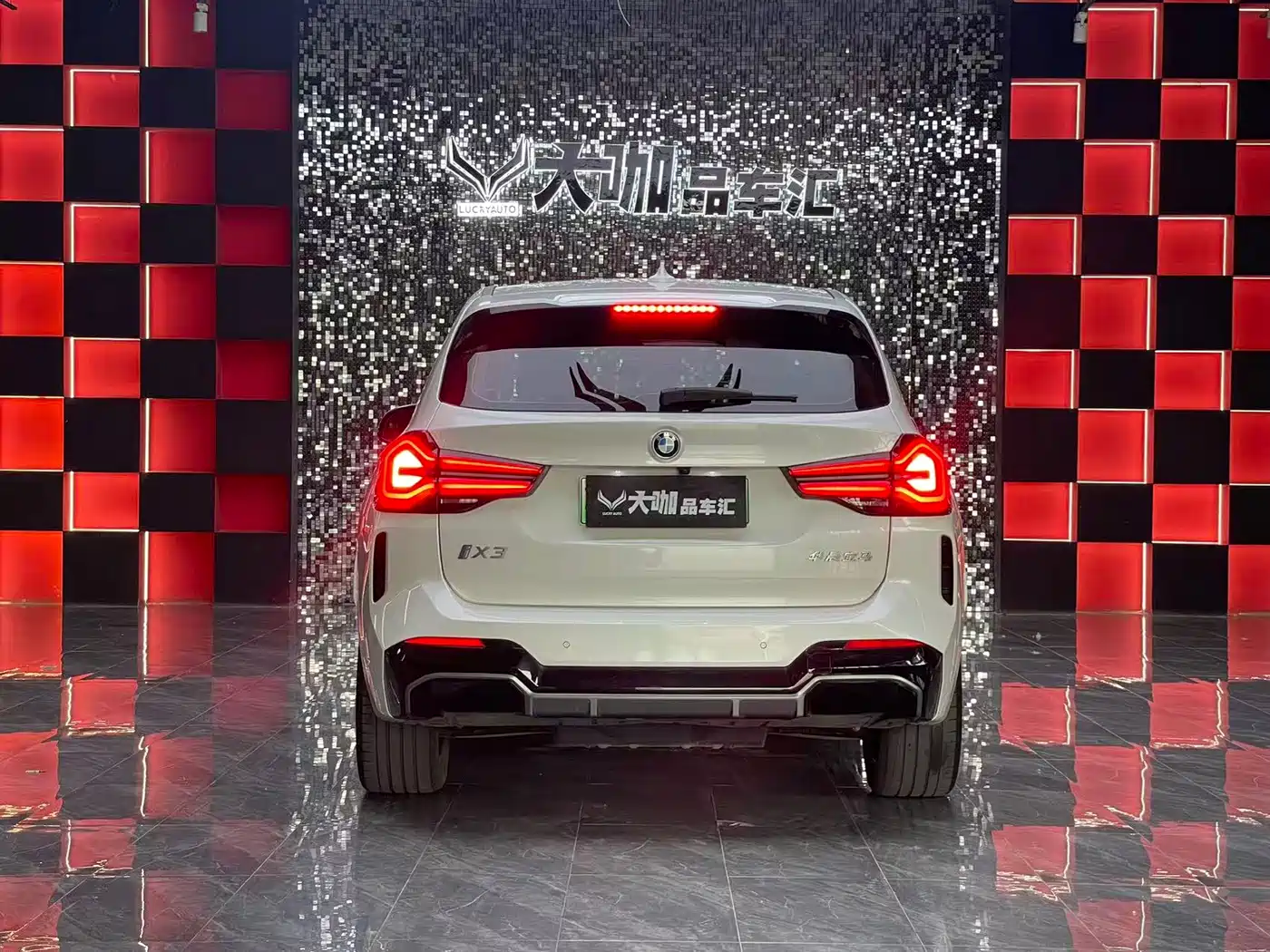 BMW iX3 2024 Leading Edition фото 5