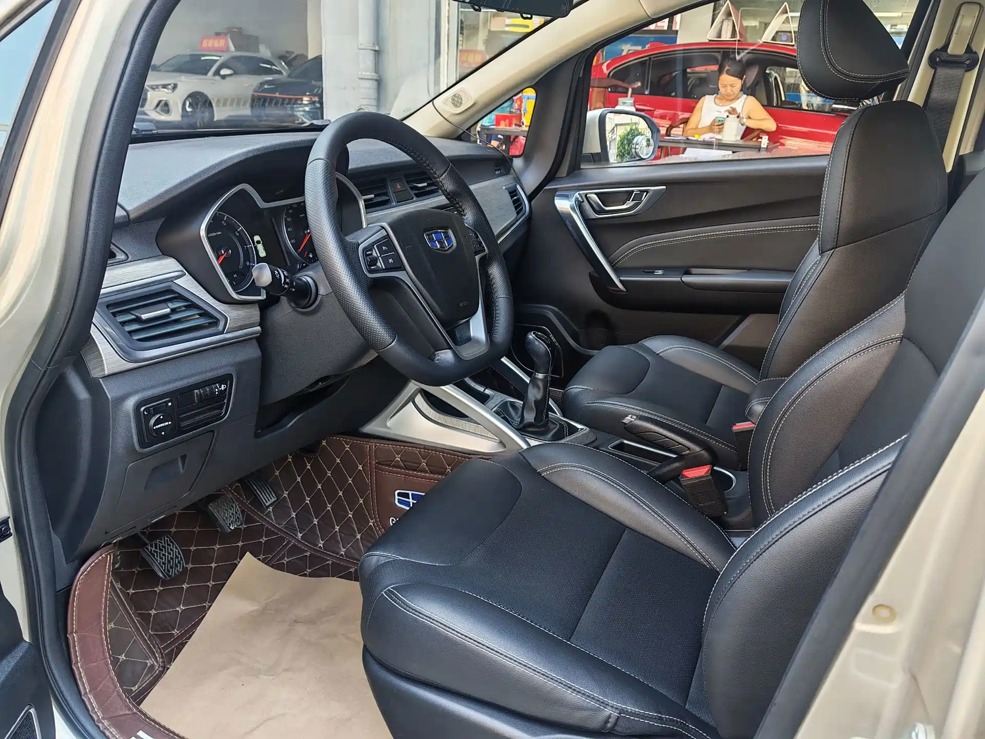 Фото 7 - Geely Vision X3