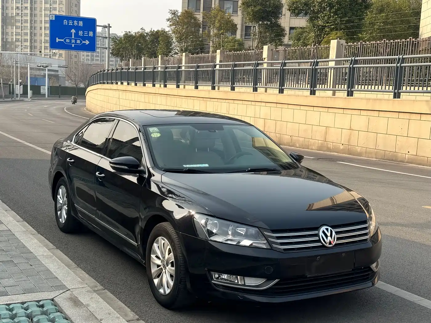 Volkswagen Passat 2014 1.8TSI DSG Luxury Edition фото 3