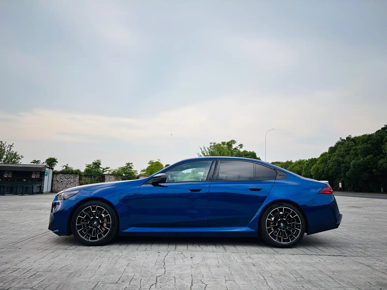 Фото 4 - BMW M5 New Energy
