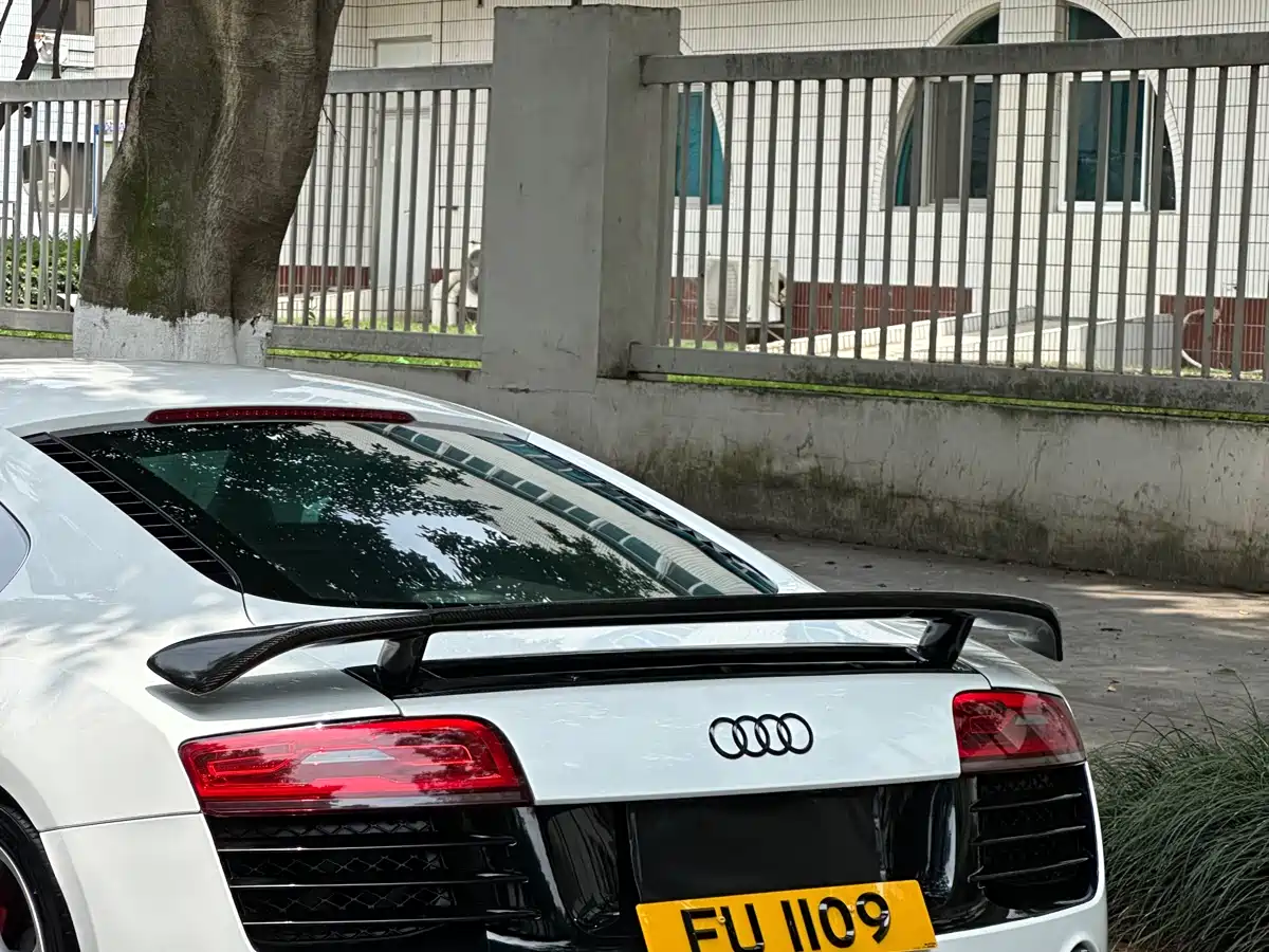 Audi R8 2014 4.2 FSI quattro фото 12