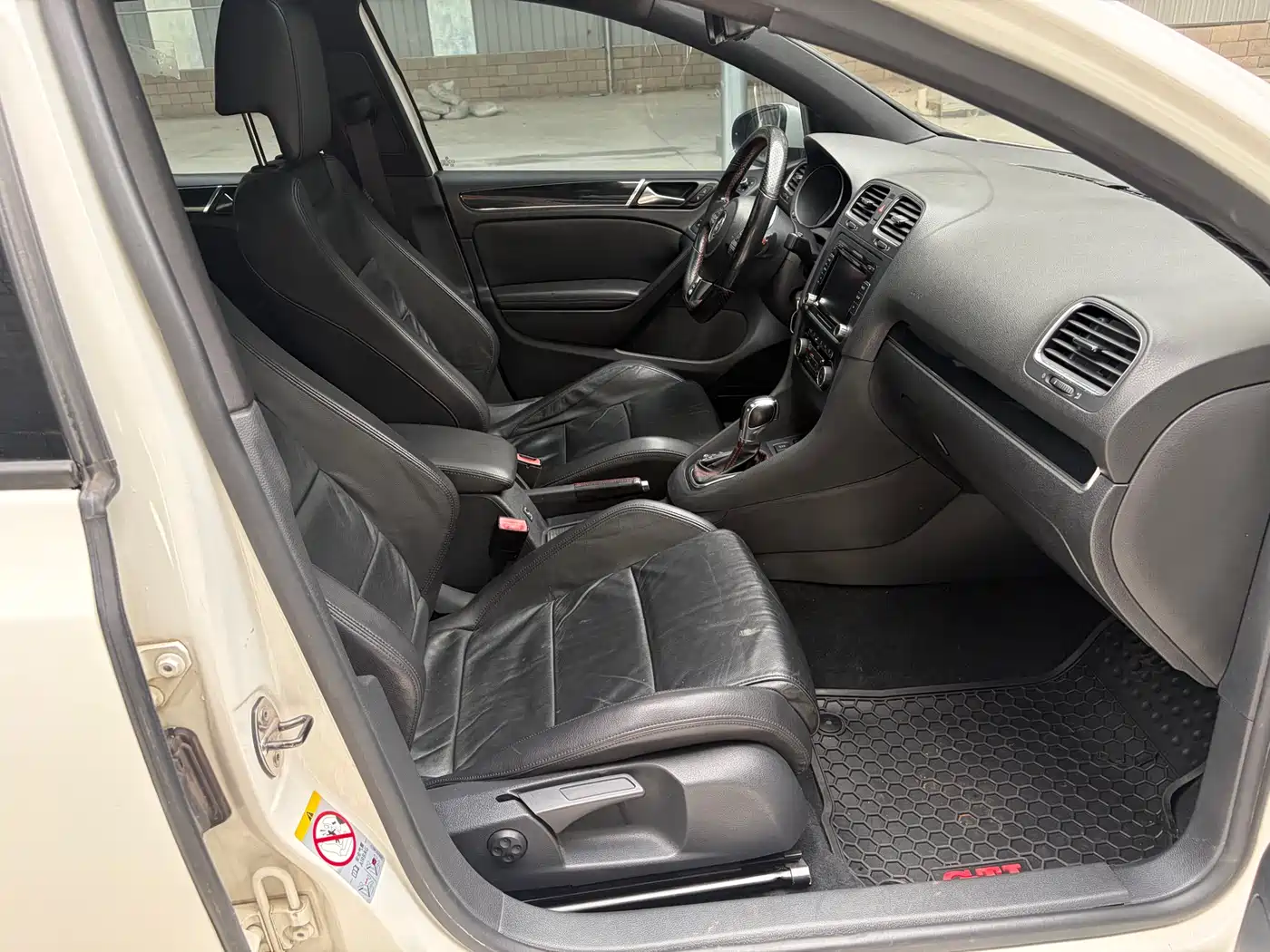 Volkswagen Golf GTI 2011 2012 2.0TSI GTI