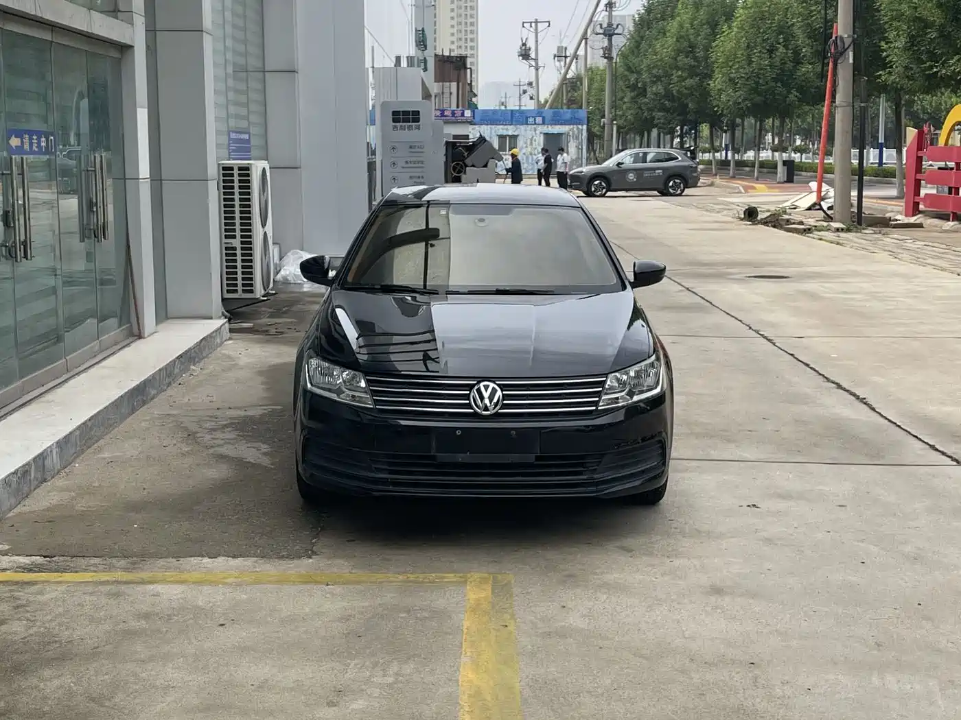 Volkswagen Lavida 2017 1.6L Manual Trend Edition фото 2