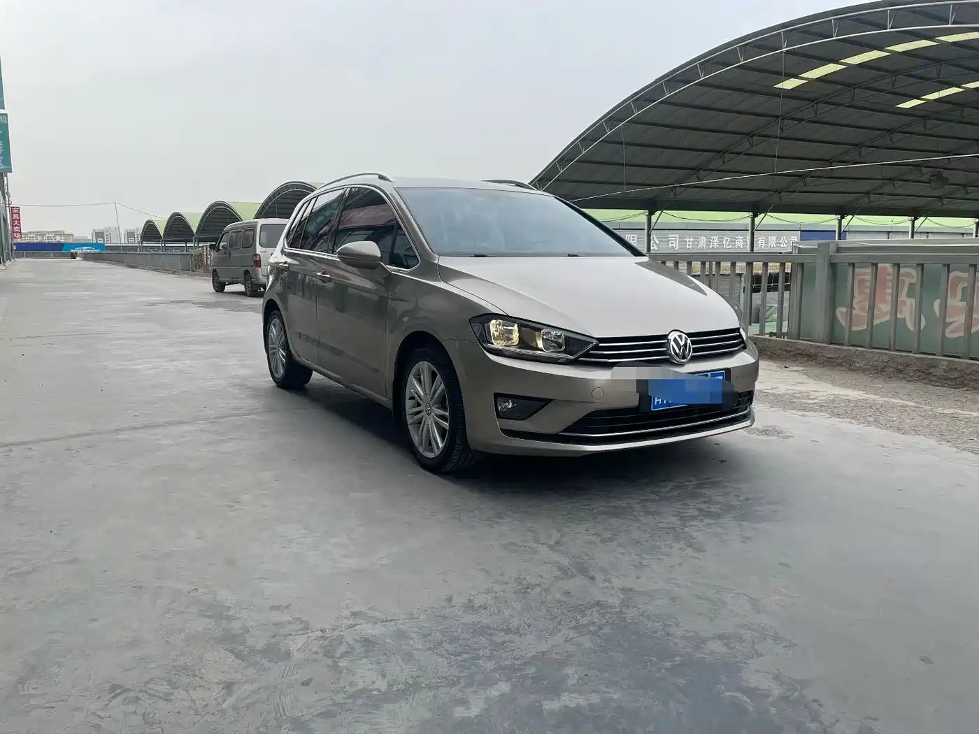 Volkswagen Golf Sportsvan 2018 230TSI Automatic Luxury фото 3