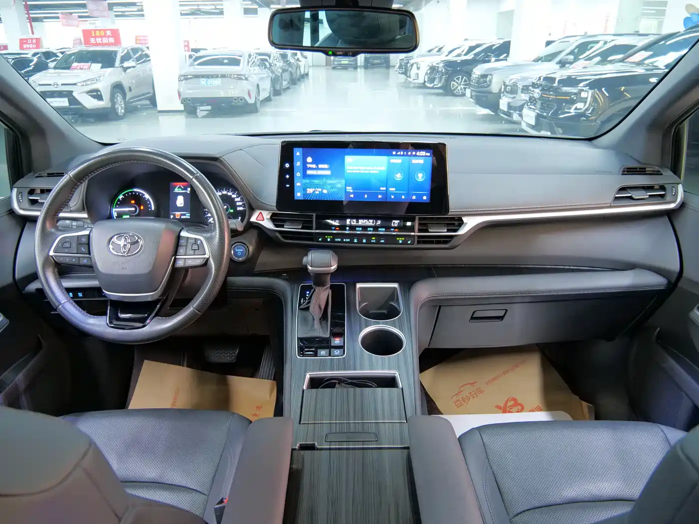 Toyota Sienna 2021 2.5L Hybrid Premium Edition фото 8