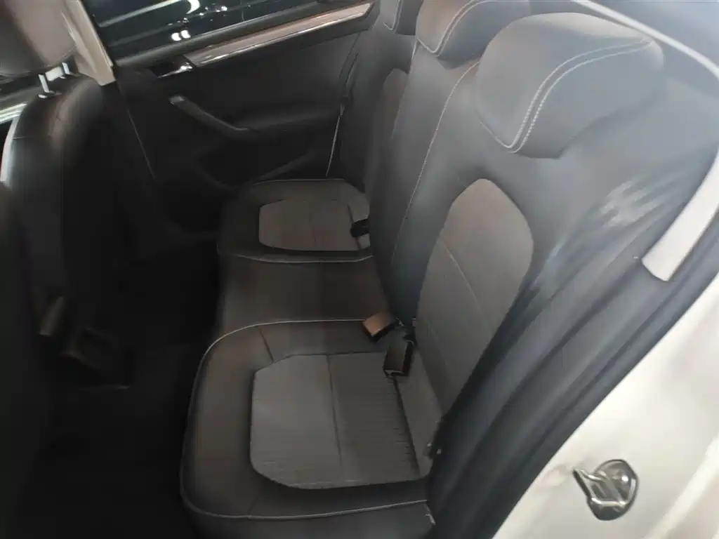 Volkswagen Santana 2016 1.6L Automatic Comfort Edition фото 17