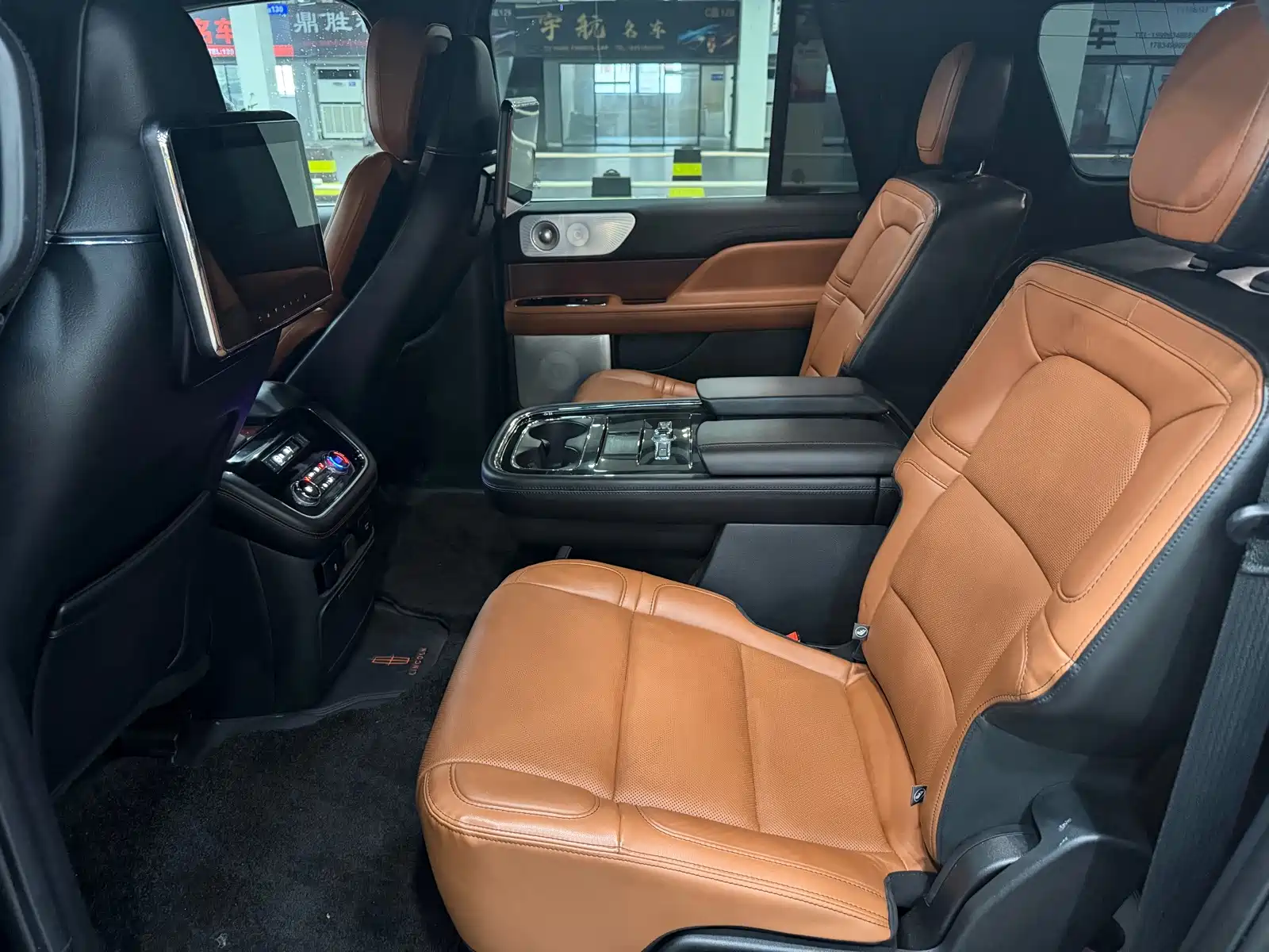 Фото 5 - Lincoln Navigator