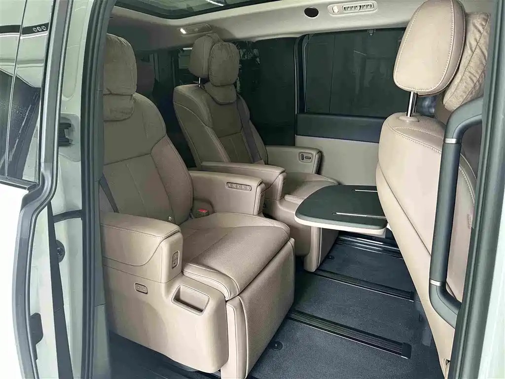 Li Auto MEGA 2026 2025 Model Home Family Special Edition
