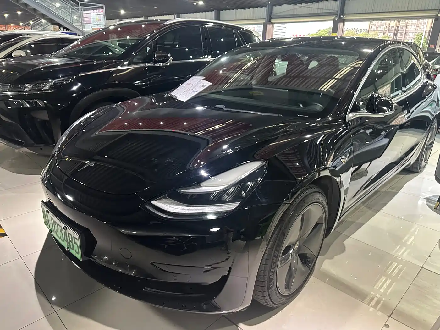 TESLA MODEL 3