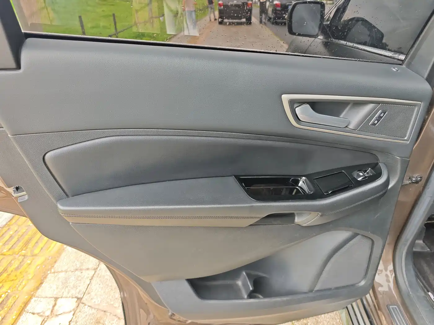 Фото 14 - Ford Edge