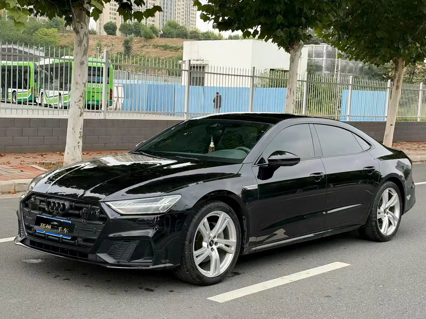 Фото 1 - Audi A7L