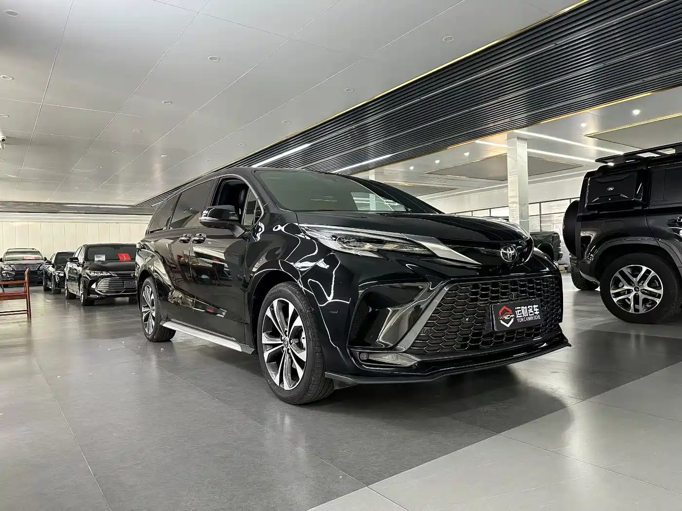 Toyota Granvia 2024 2.5L Hybrid Premium PLUS фото 3