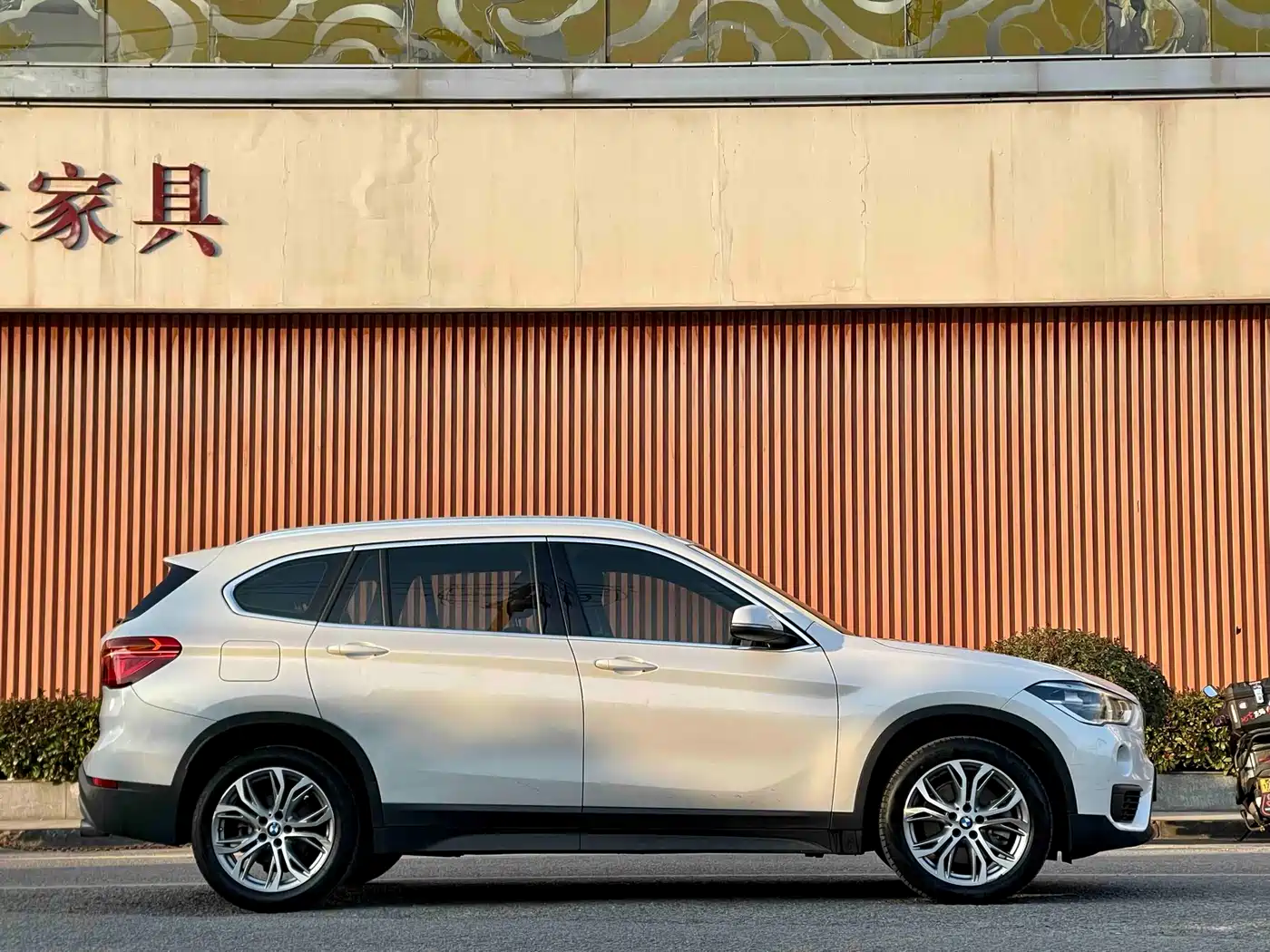 BMW X1 2019 sDrive20Li Leading Model фото 8