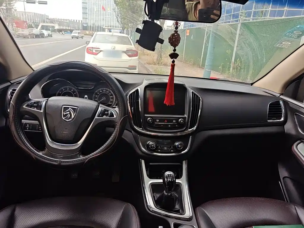 Baojun 560 2015 2015 1.8L Manual Luxury