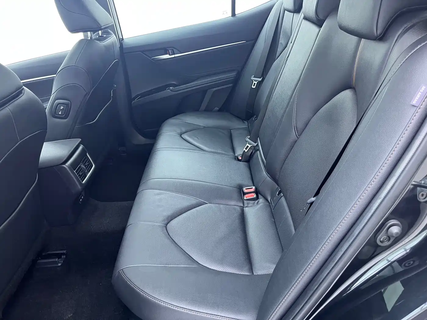 Toyota Camry 2023 Hybrid 2.5HG Luxury Edition фото 14