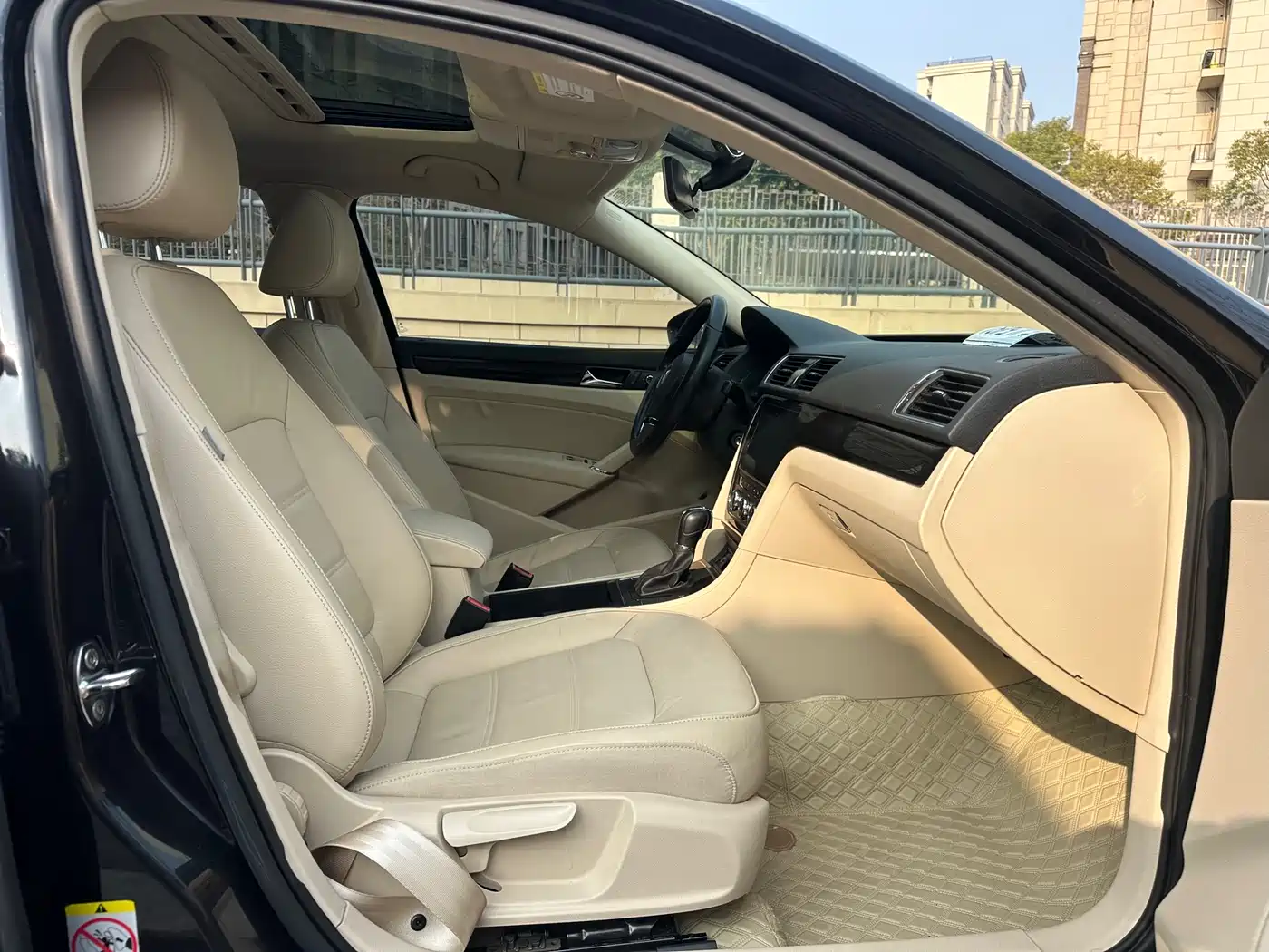 Volkswagen Passat 2014 1.8TSI DSG Luxury Edition фото 10