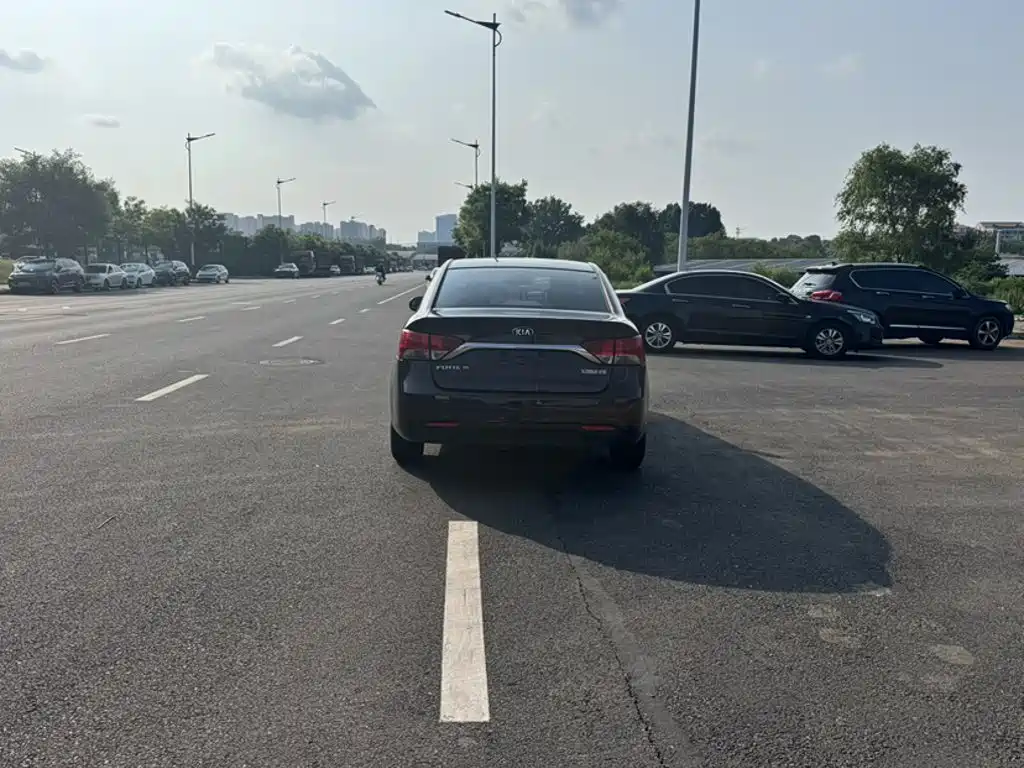 Kia Forte 2015 2014 1.6L MT GL