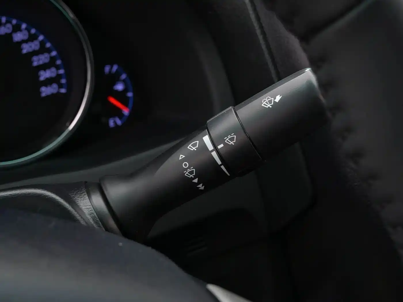 Toyota Reiz 2013 2.5V Elite Edition фото 19
