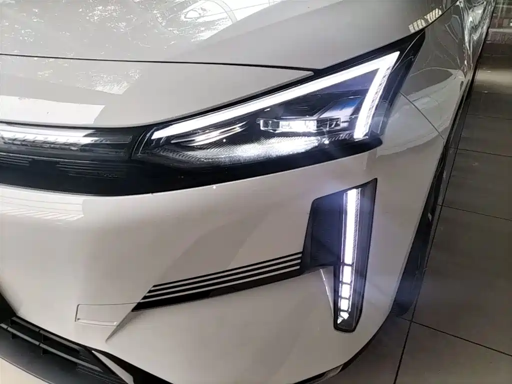 Geely Galaxy Galaxy L6 2024 125km PLUS Soaring Dragon Edition фото 24
