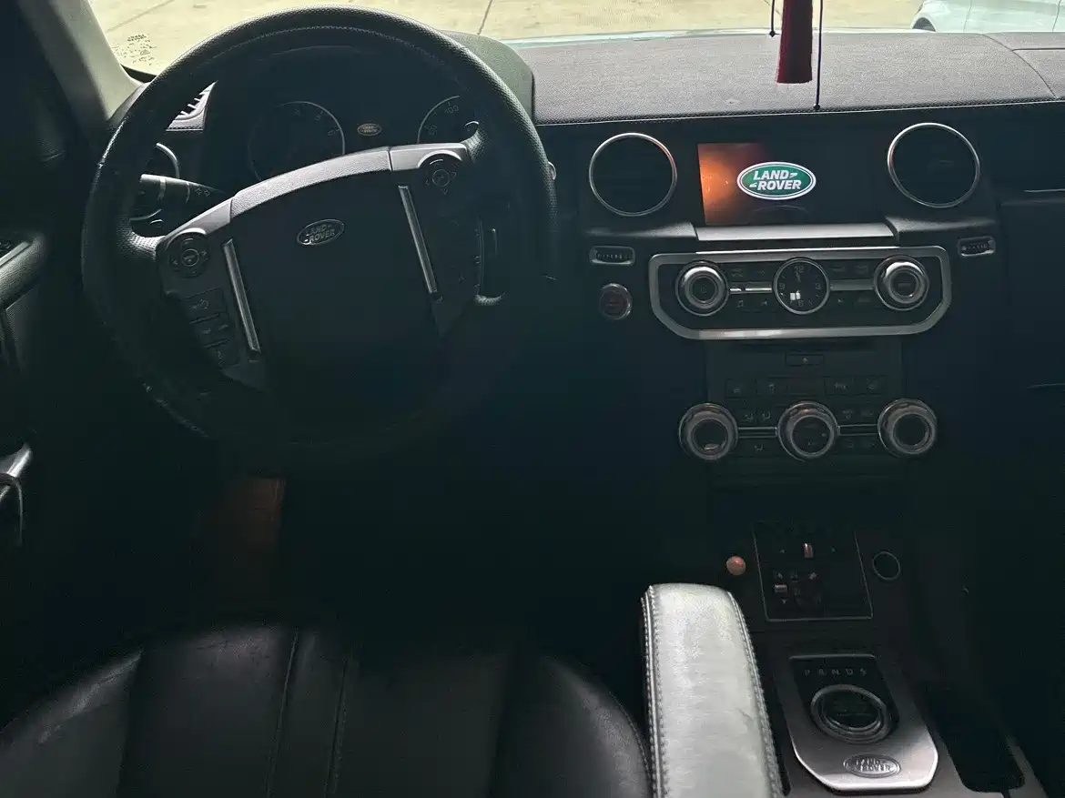 Land Rover Discovery 2015 3.0 SC V6 SE фото 12