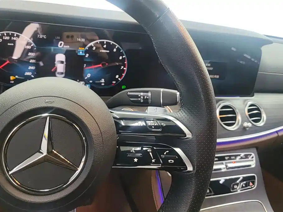 MERCEDES-BENZ E CLASS