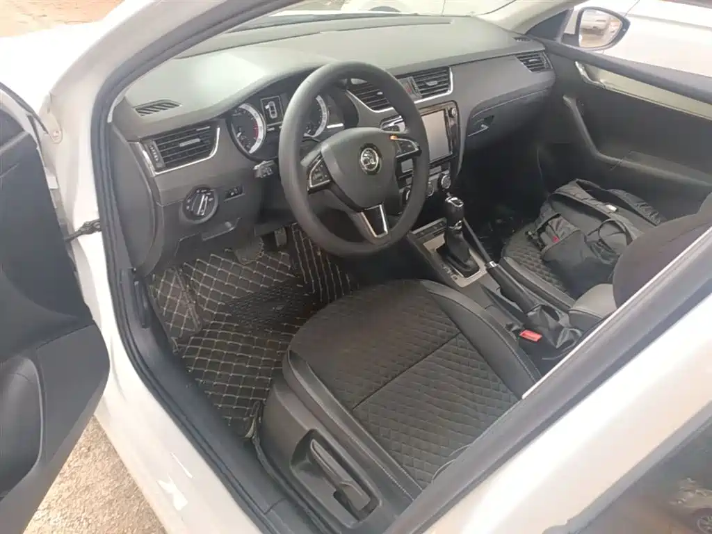 Škoda Octavia 2018 TSI230 DSG Luxury Edition фото 15