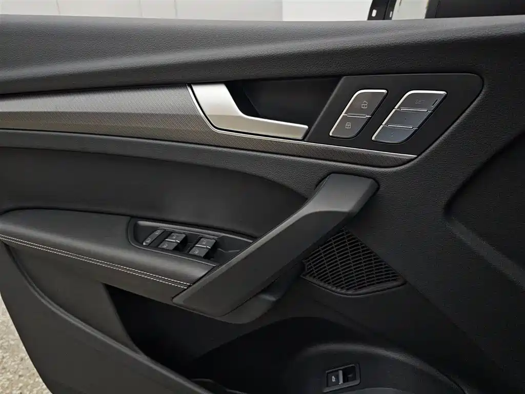 Audi Q5L 2024 Model 45 TFSI Luxury Dynamic фото 5